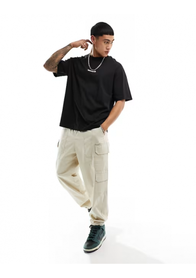 Timberland – Czarny T-shirt oversize z logo z przodu