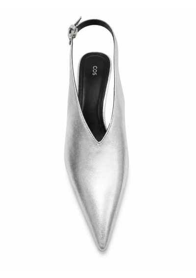 COS – srebrne czółenka slingback na niskim obcasie